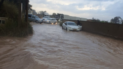 غزارة مياه الأمطار تتسبب بمعاناة مستمرة لأهالي دهمش 